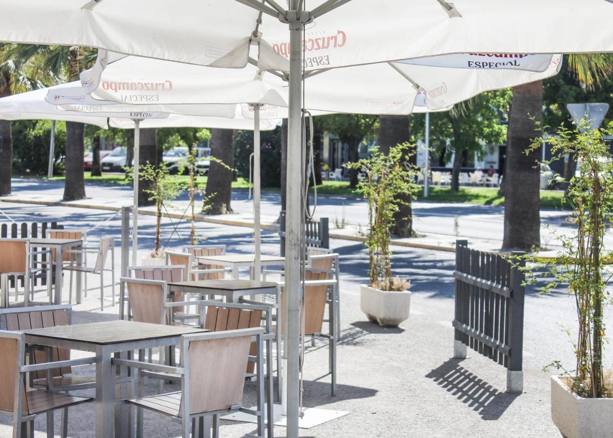 Vía Sevilla - Cádiz Alojamiento&restaurante * El Cuervo (Andalusia)